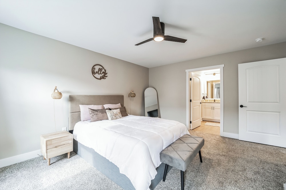 Deluxe Condo, Multiple Bedrooms, Non Smoking, Patio photo 1