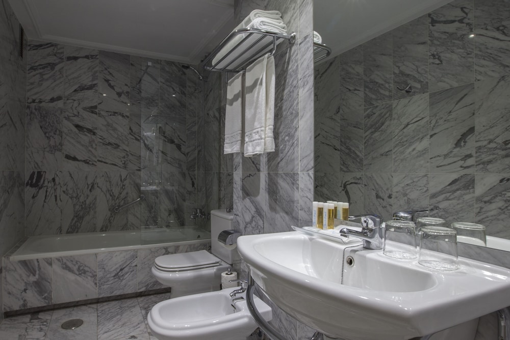 Superior Double or Twin Room - Photo 13