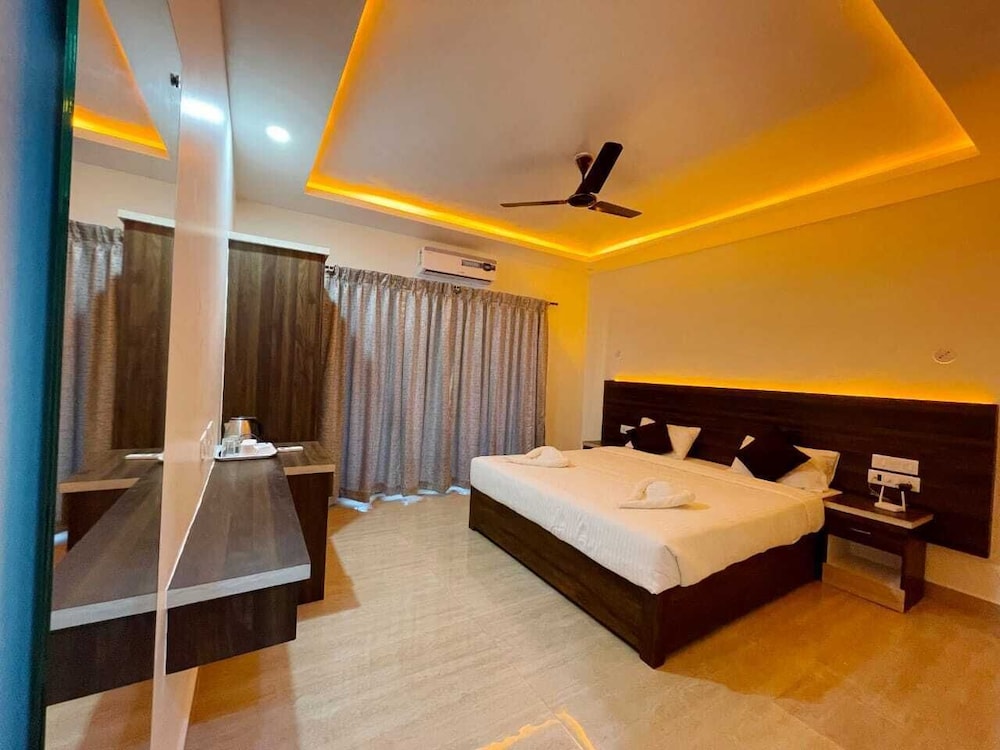 Deluxe Room - Photo 12