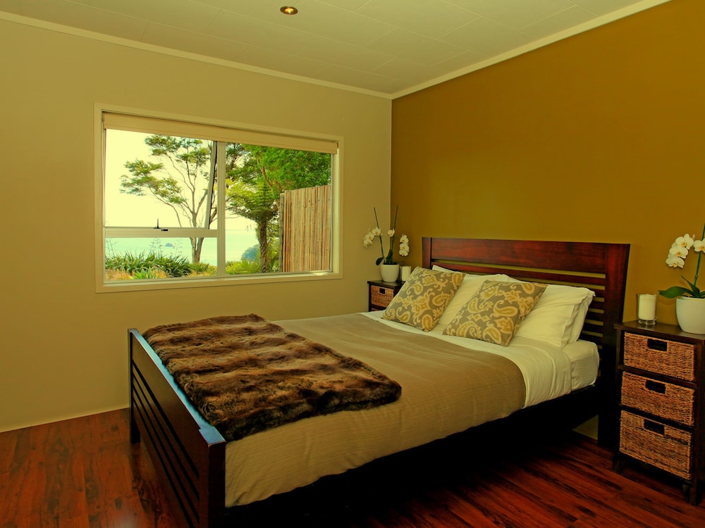 Romantic Cottage, 1 Queen Bed, Sea View, Garden Area photo 3