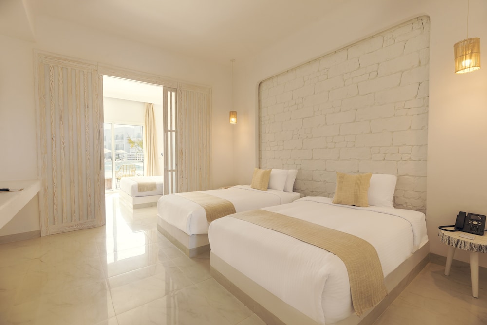 Family Suite (Deluxe) - Photo 2