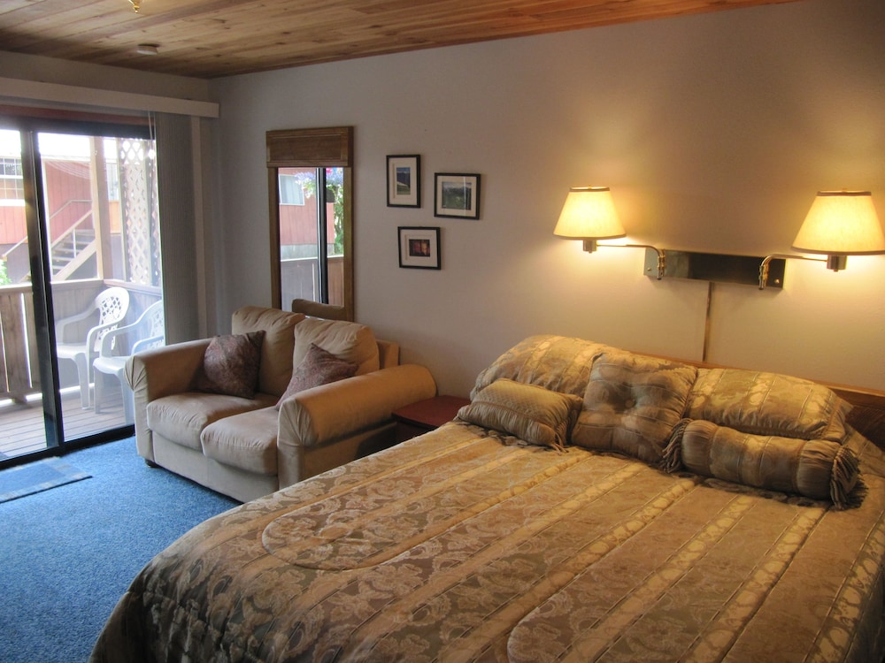 Fireplace Cabin #1, #2, 1 Queen Bed photo 2