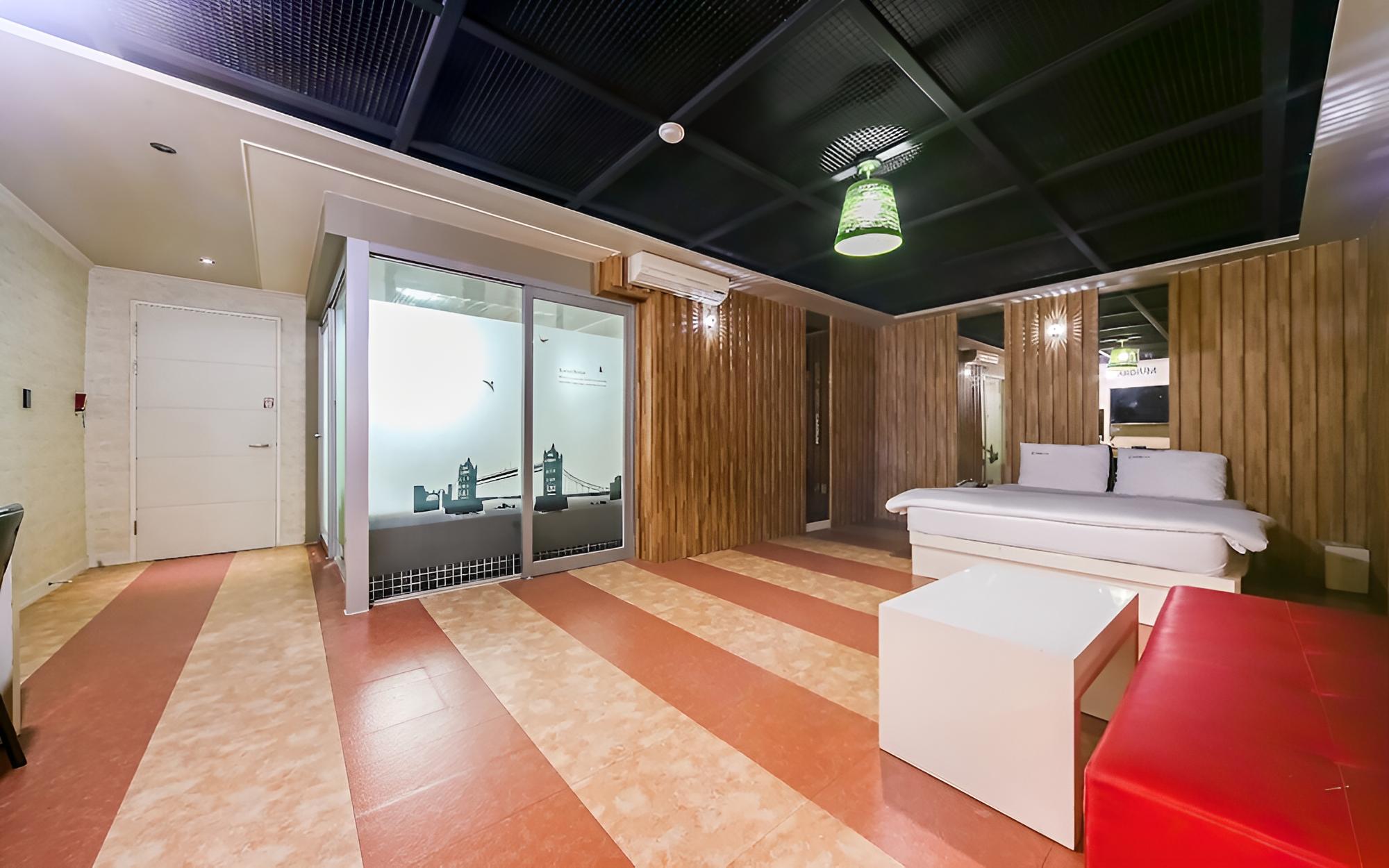 Room (VIP) - Photo 1