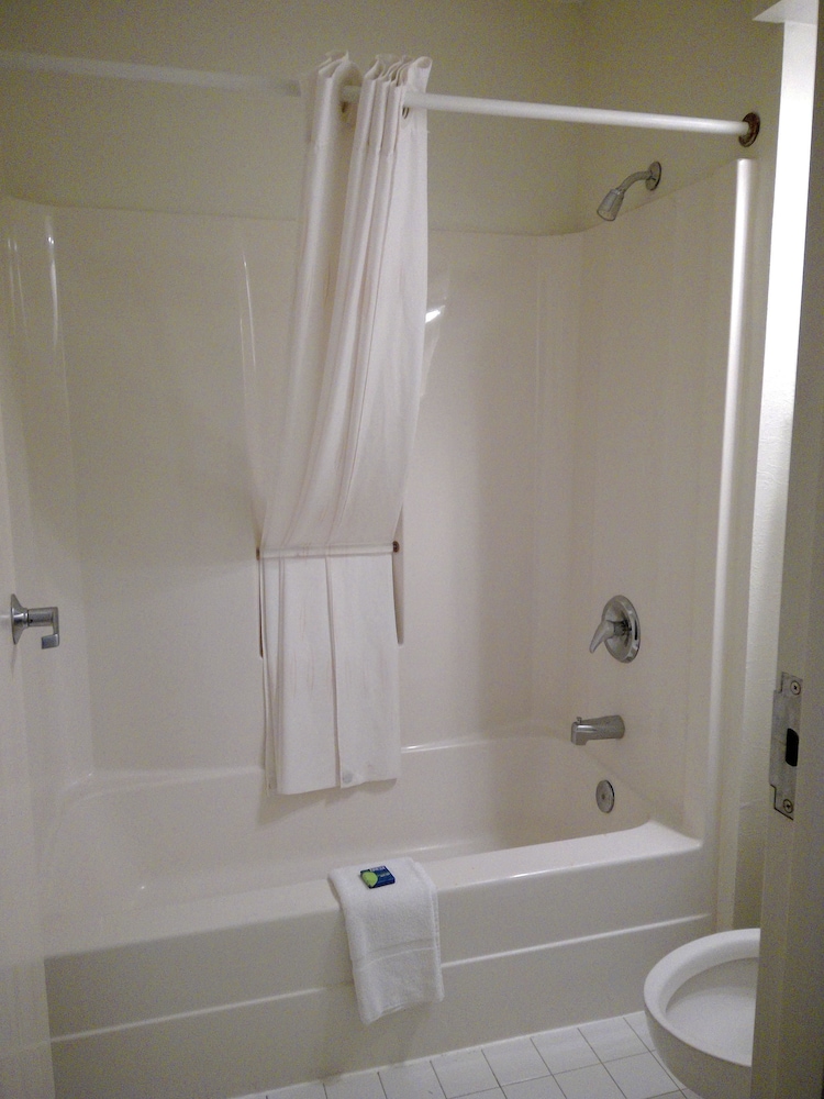 Room, 2 Queen Beds, Non Smoking photo 2