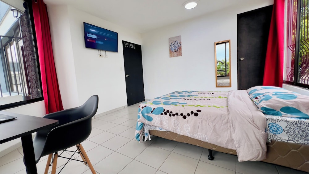 Luxury Suite, 1 Double Bed, Non Smoking, Private Bathroom photo 3
