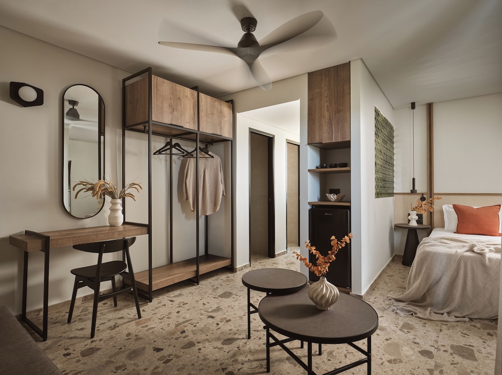Deluxe King Suite