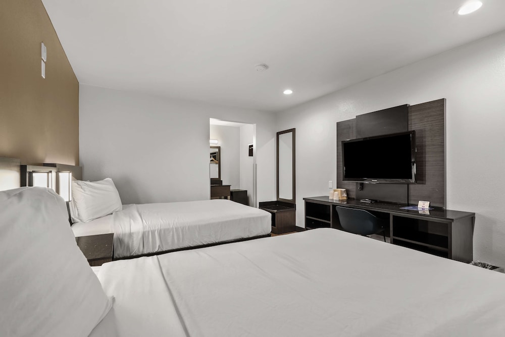 Standard Room, 2 Double Beds, Non Smoking, Refrigerator & Microwave - Photo 1