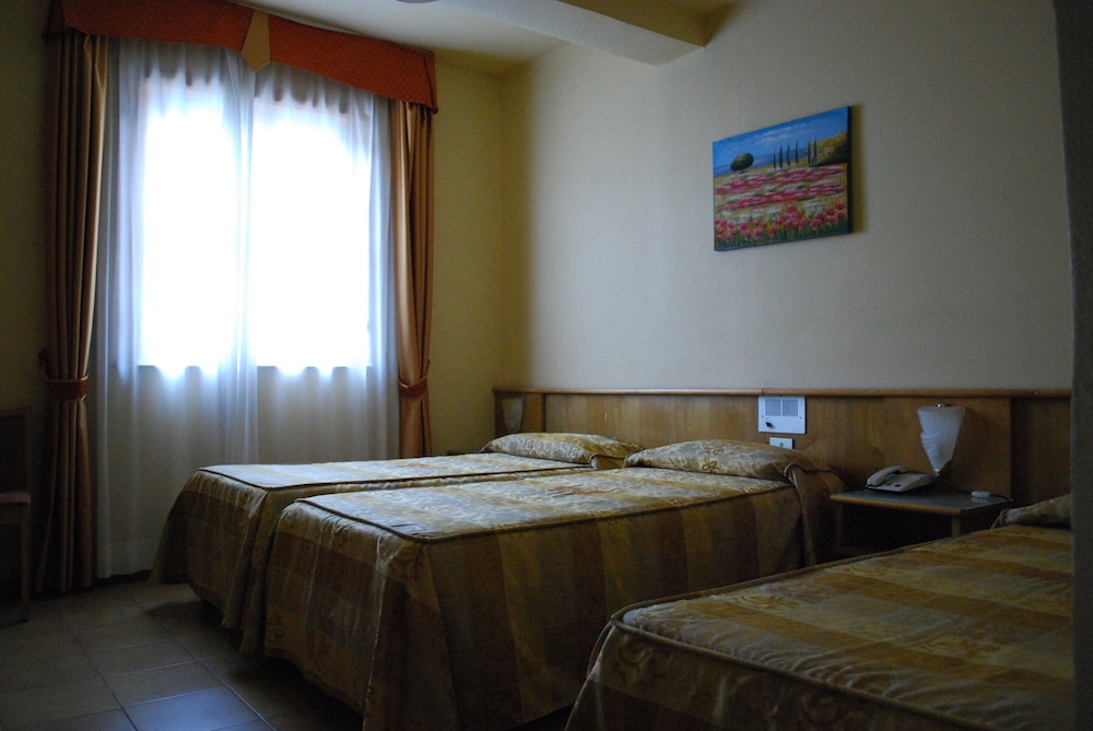 Standard Quadruple Room - Photo 2