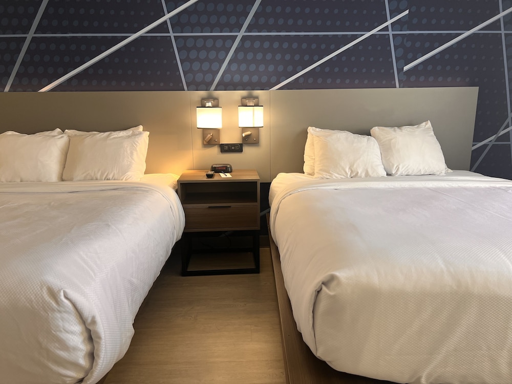 Suite, 2 Queen Beds with Sofa Bed, Non Smoking - Photo 9