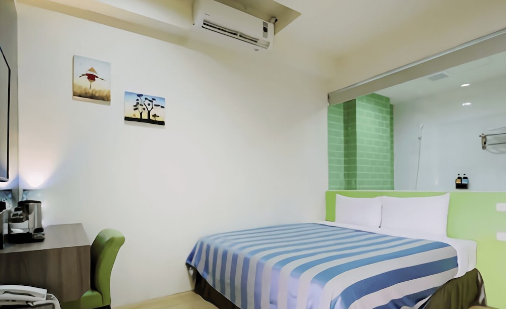 Standard Double Room, 1 Queen Bed photo 2
