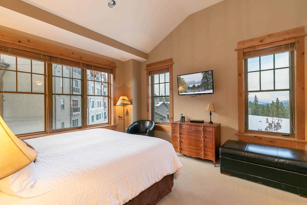 2 Bedroom - Catamount Lodge 404 photo 2