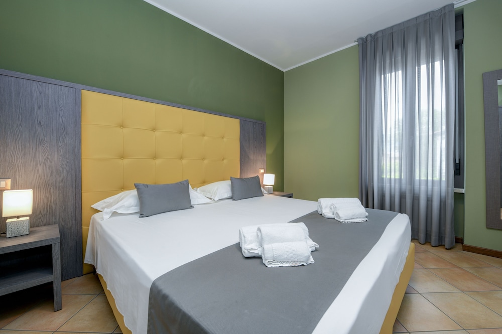 Double or Twin Room - Photo 5