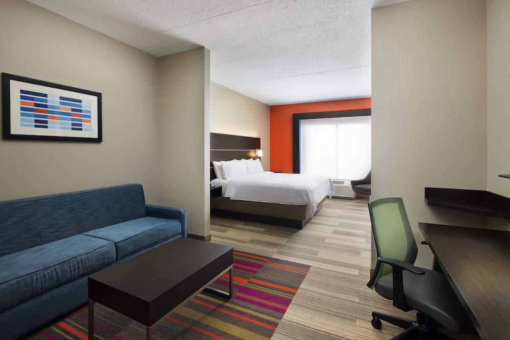 Suite, 1 King Bed - Photo 3