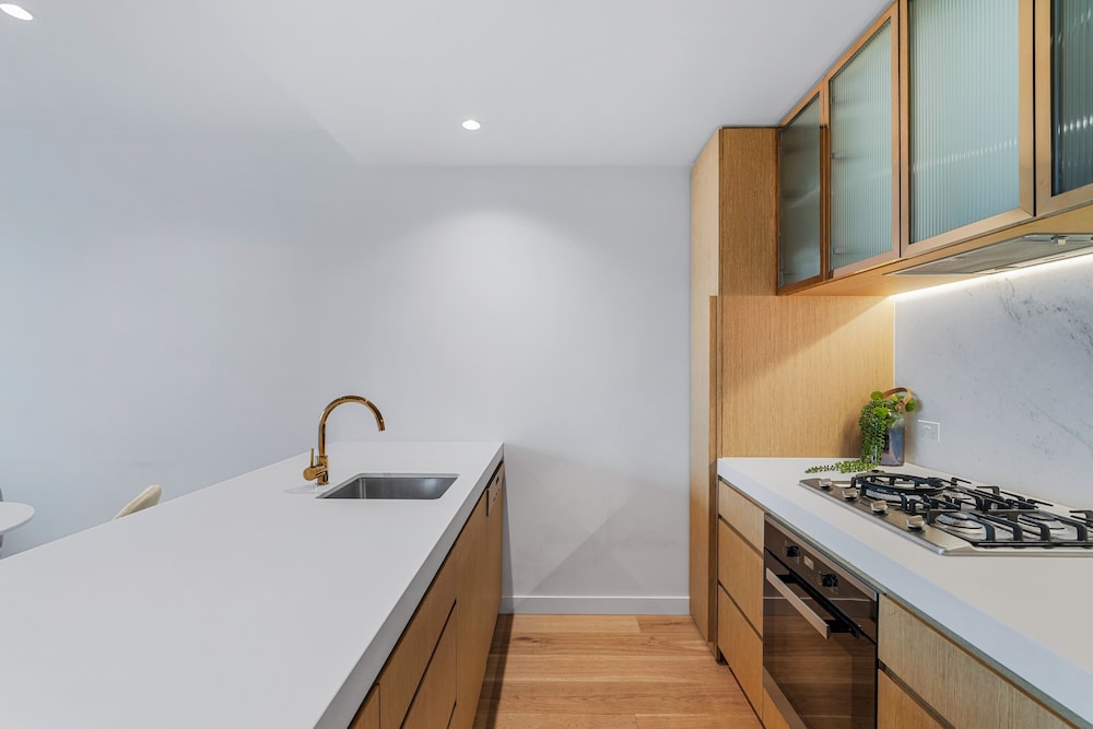 2 Bedroom 1 Bathroom Apartment - Photo 11