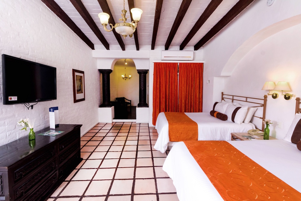 Standard Room, 2 Double Beds - Photo 6