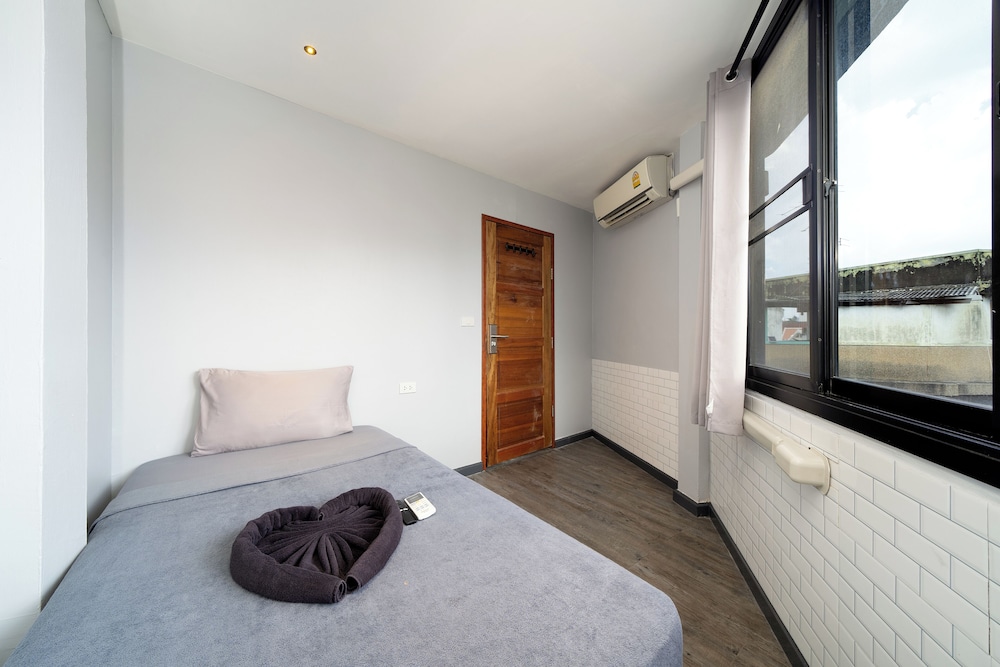 Single Room with Shared Bathroom B1 photo 2