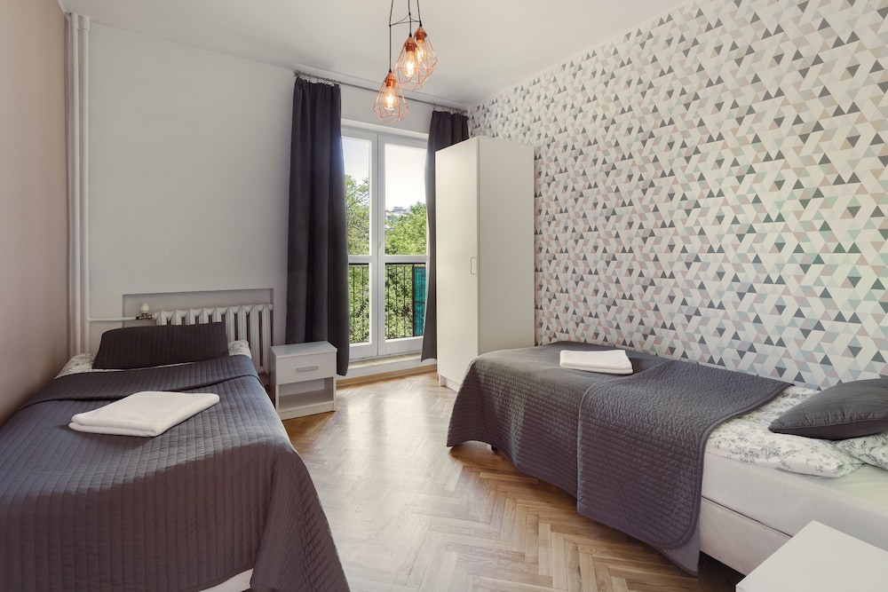 Standard Room, 2 Twin Beds, Shared Bathroom