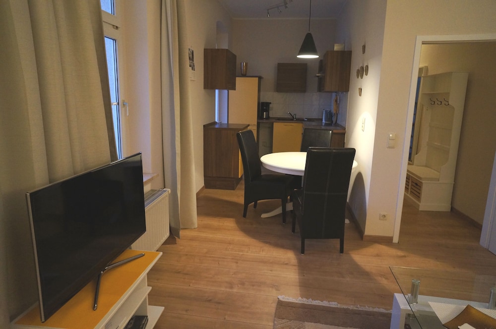 Deluxe Apartment, 2 Bedrooms, Balcony (Apt 3 - 76qm) photo 3