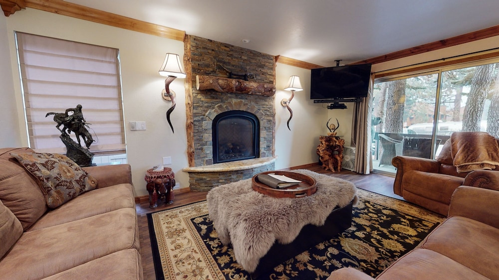Condo, 2 Bedrooms