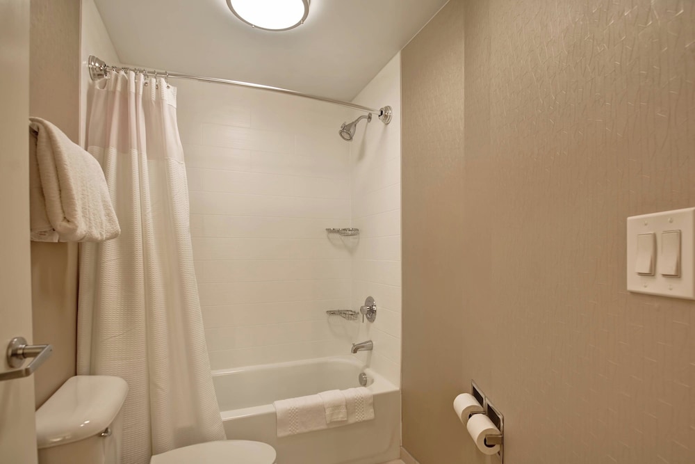 Suite, 2 Queen Beds (Red Mile View) - Photo 8