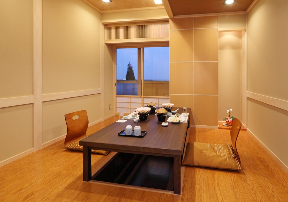 Japanese Western Room, Smoking, Seafood Kaiseki Dinner / Breakfast in Private Room - Photo 3
