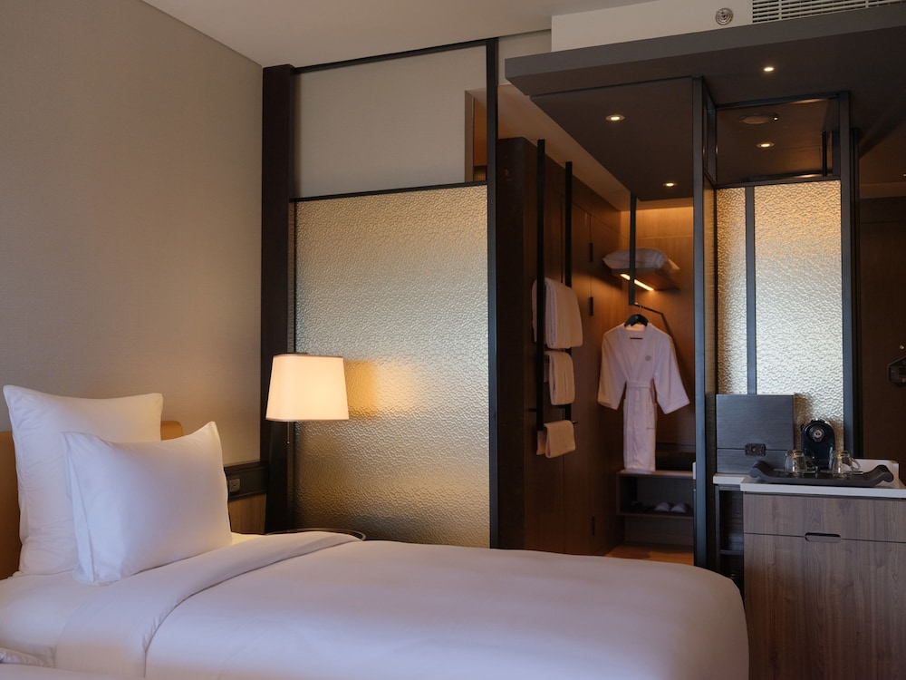 Deluxe Room, 2 Twin Beds - Photo 5