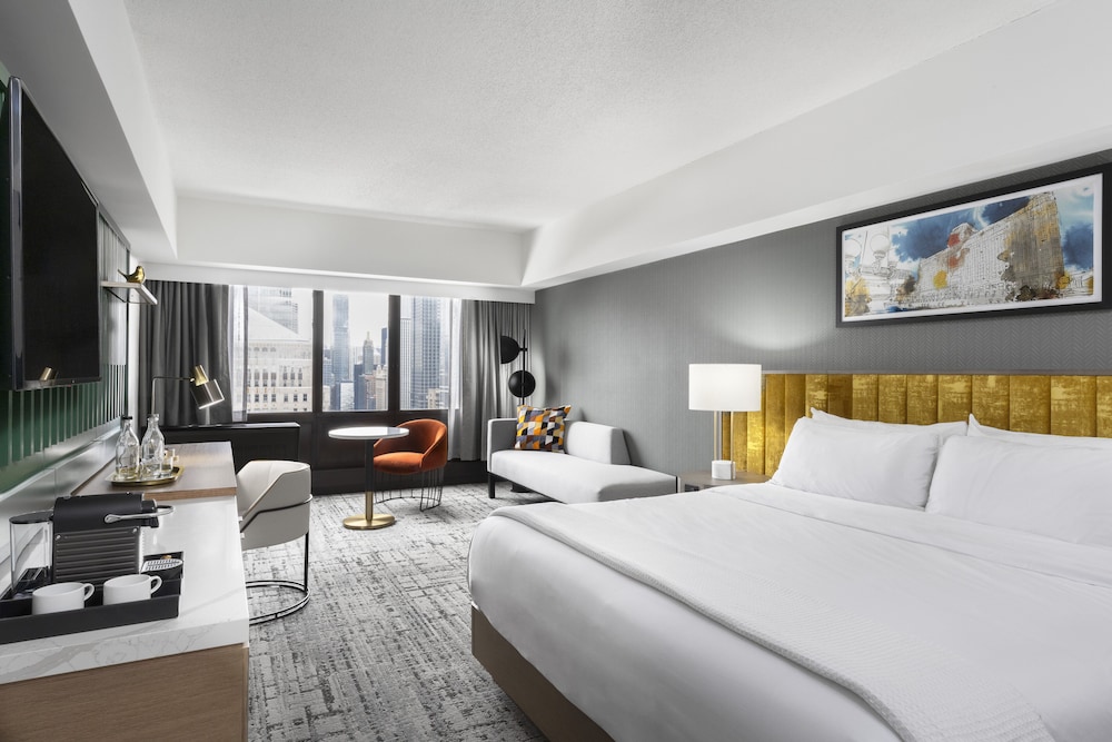 Premium Room, 1 King Bed (Chicago Skyline View) - Photo 4