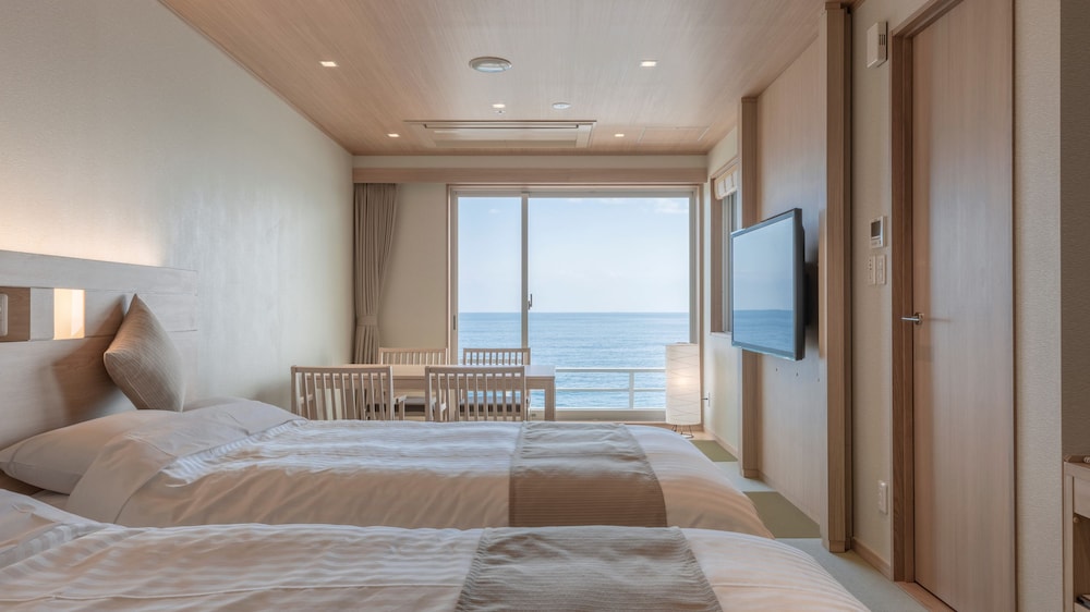 [Premium Floor] Modern Japanese Style Room with Outdoor Bath, Non Smoking (41 sqm) - Photo 1