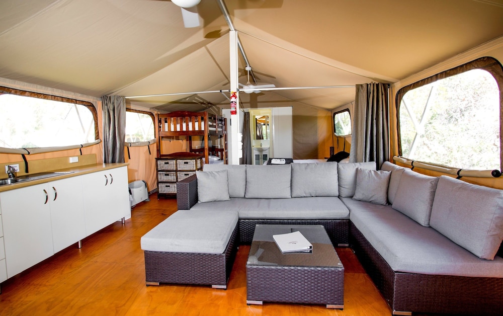 Deluxe Beach Tent - Sleeps 4 photo 3