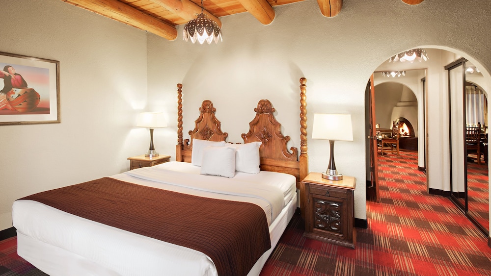 Executive Suite, Multiple Beds (Executive Suite) - Photo 1