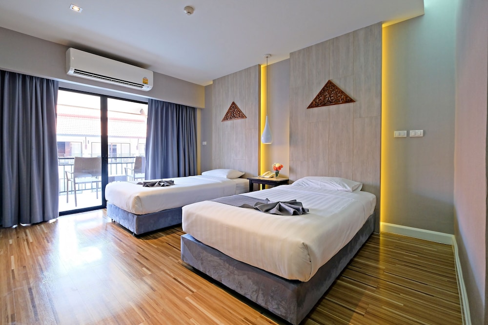Deluxe Room, 2 Twin Beds - Photo 1
