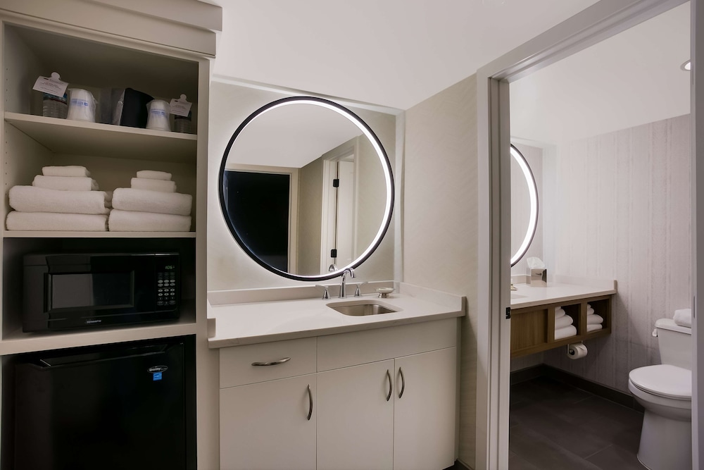 Suite, Multiple Beds, Non Smoking, Refrigerator & Microwave - Photo 2
