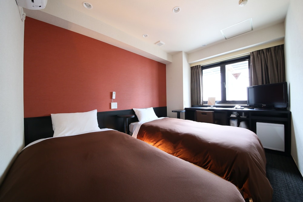 Twin Room, Smoking (Room Size 15m² / Bed Size 100cm x 2) photo 3