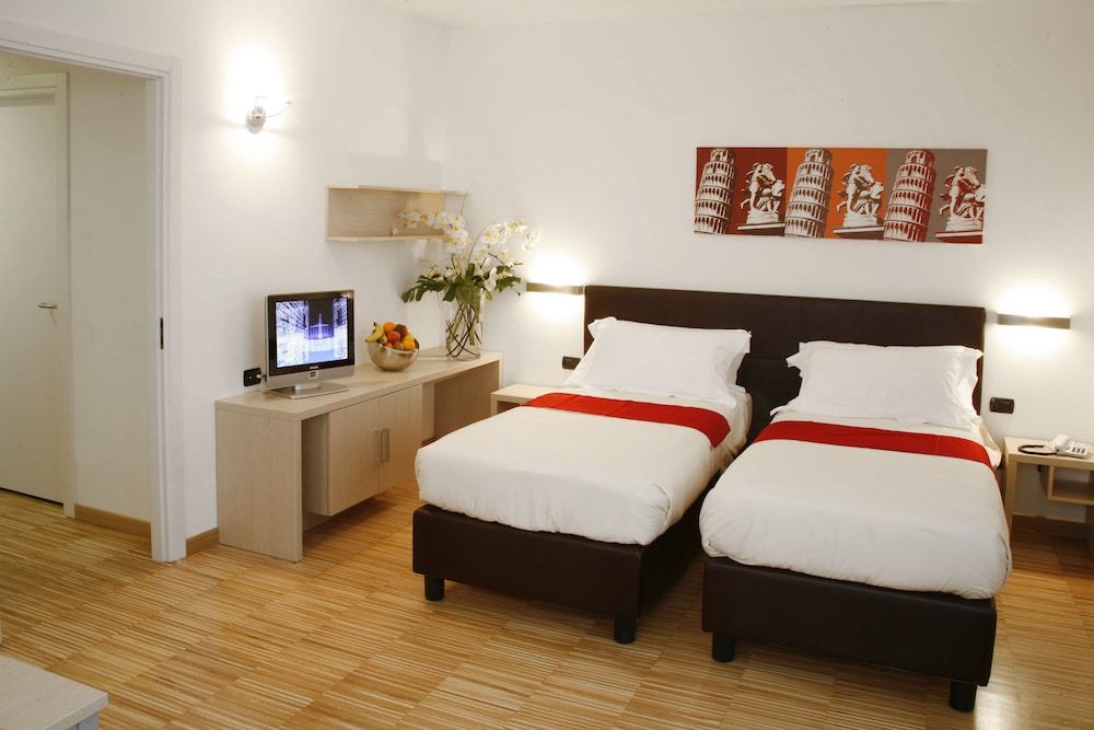 Deluxe Double Room Single Use - Photo 3