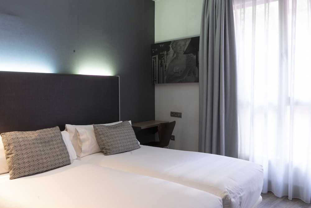 Quadruple Room - Photo 8