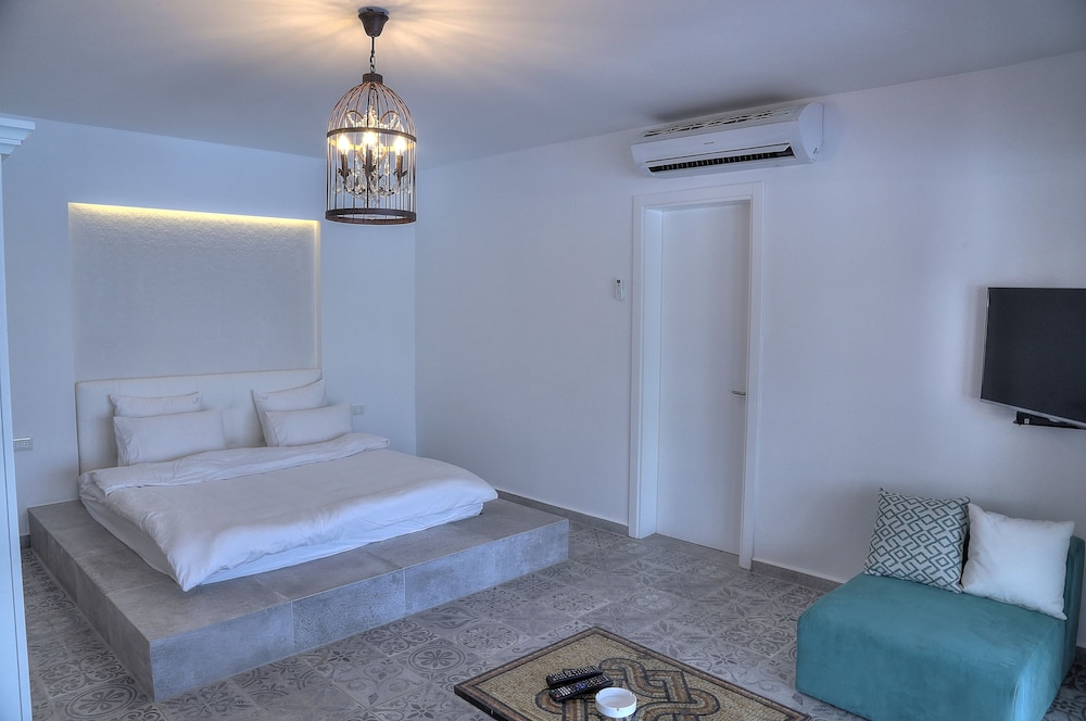 Deluxe Bungalow, Beachfront photo 1