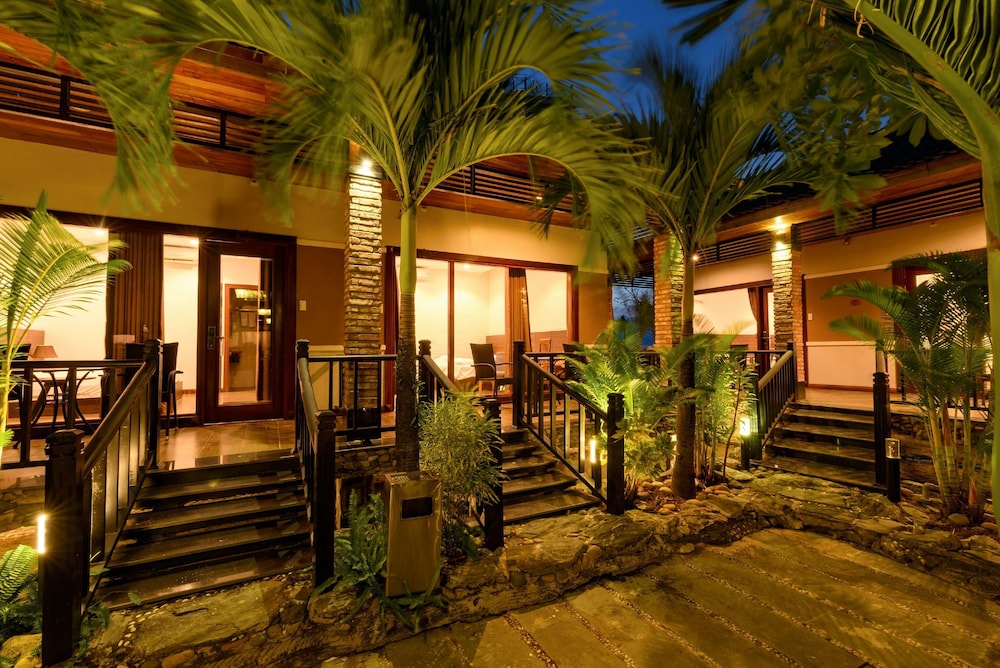 Bungalow Pool View - Photo 5