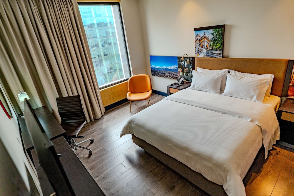 Business Room, 1 Queen Bed, Accessible - Photo 13