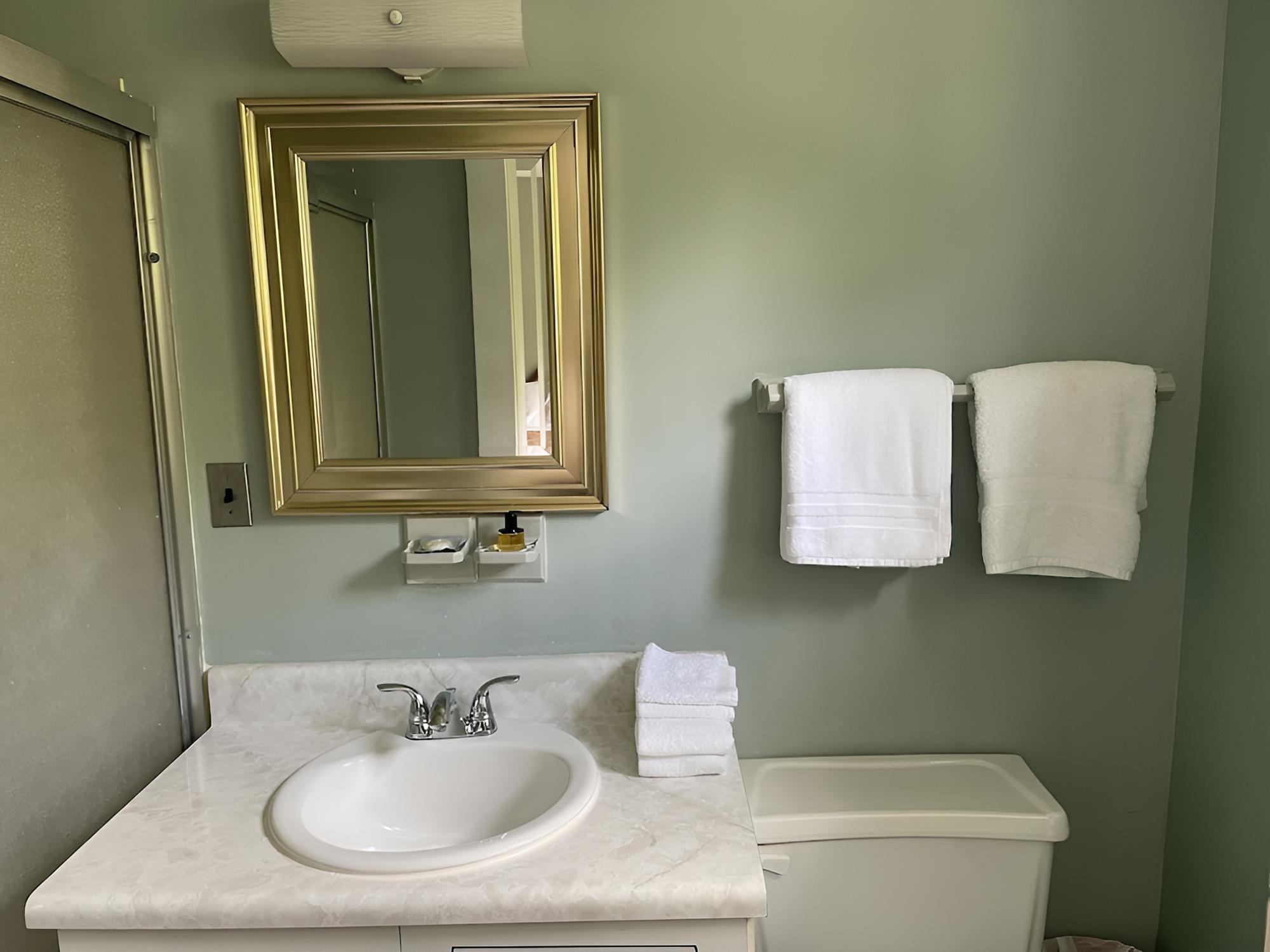 Basic Double Room, 1 Queen Bed photo 3