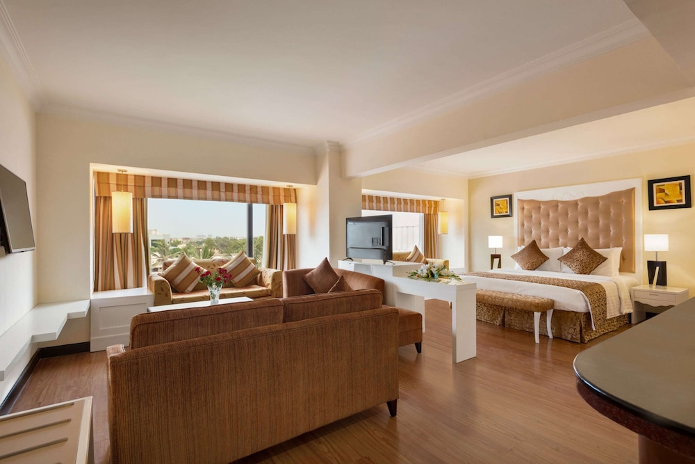 Room, 1 King Bed, Non Smoking - Photo 2