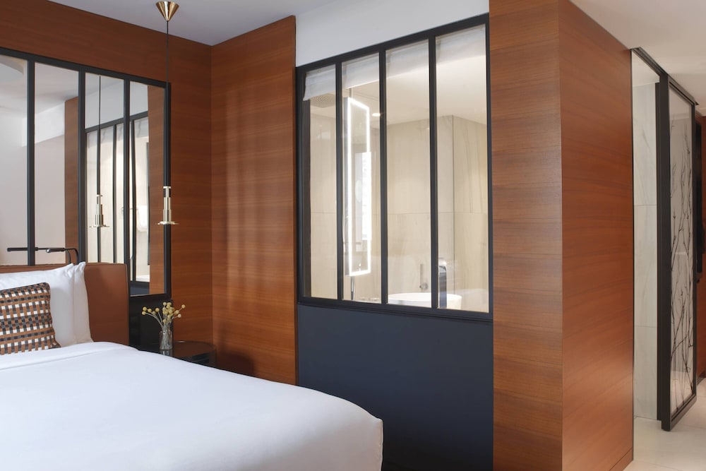 Chambre Familiale, 1 lit double, non-fumeurs, vue cour intérieure