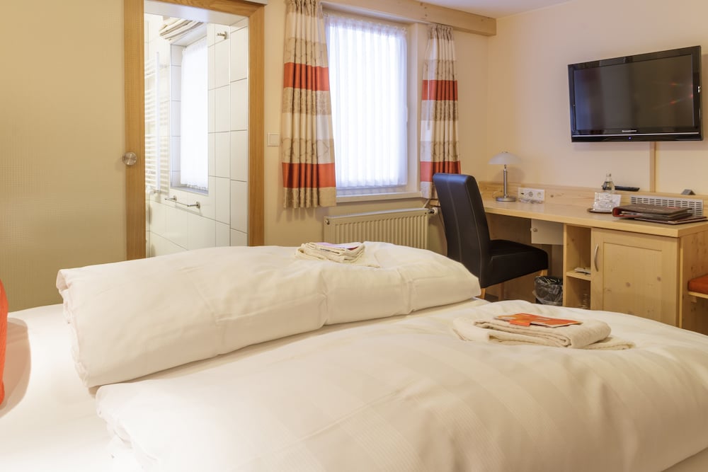 Standard Double Room photo 3