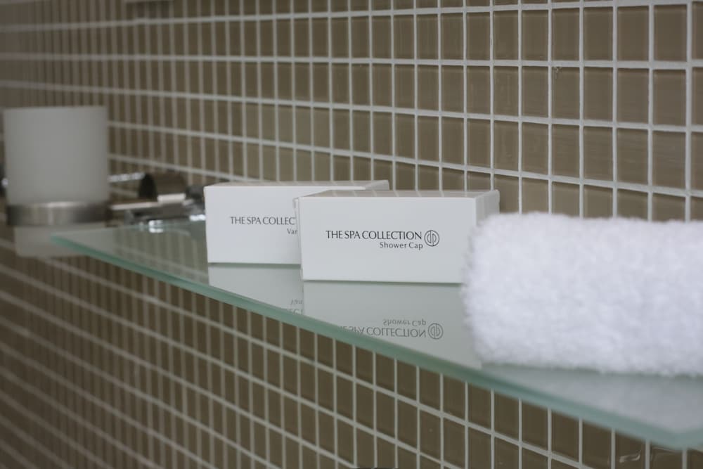 Luxury Suite, 1 King Bed, Bathtub photo 3
