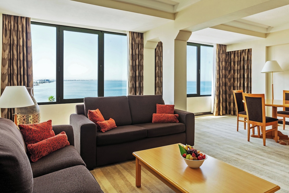 Suite, 2 Bedrooms, Balcony - Photo 4