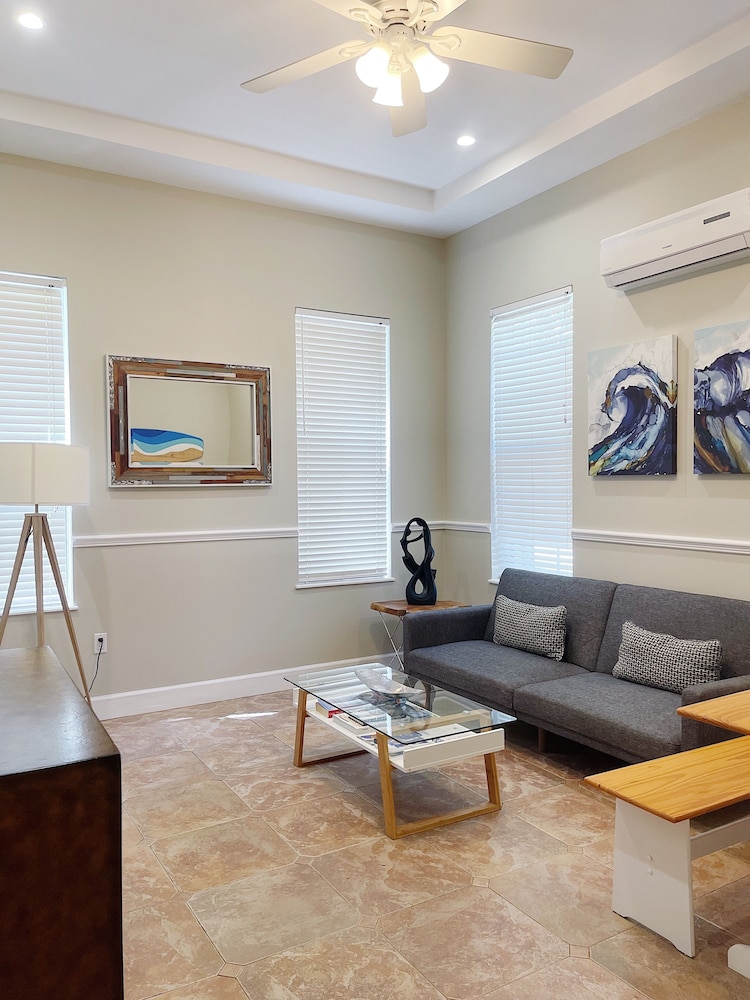 Deluxe Suite, 1 Queen Bed, Kitchen, Ground Floor, photo 6