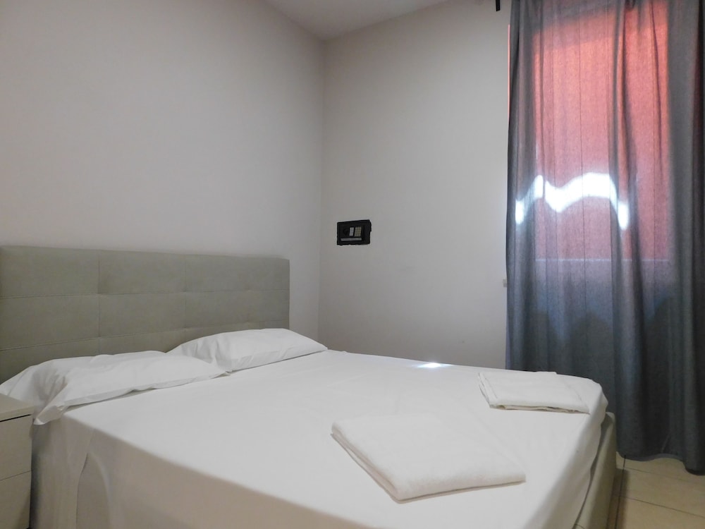 Apartment, 2 Bedrooms, Bathtub photo 3