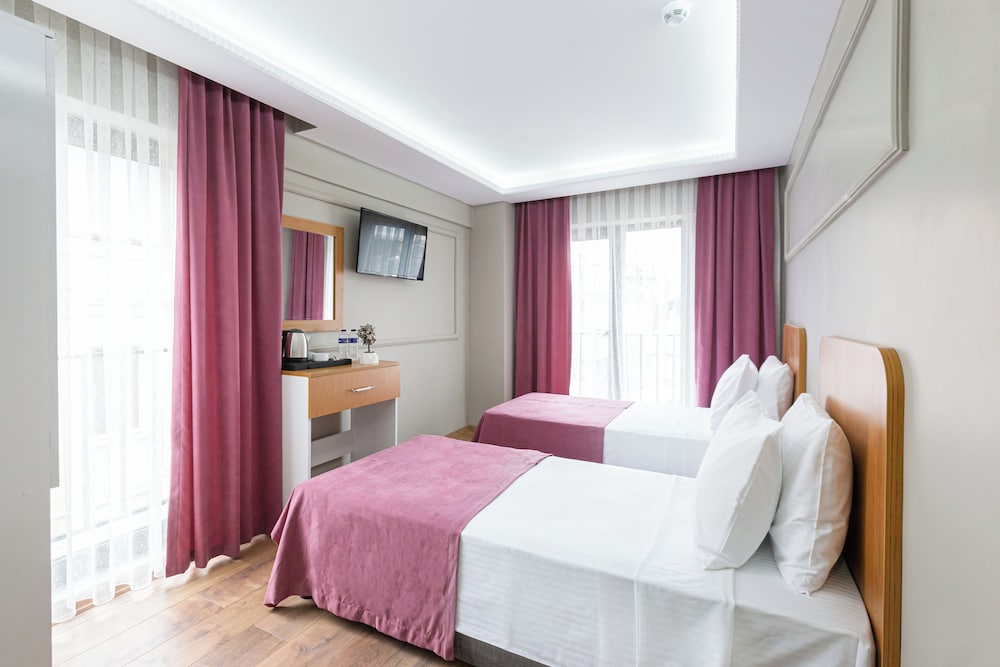Standard Double or Twin Room photo 1