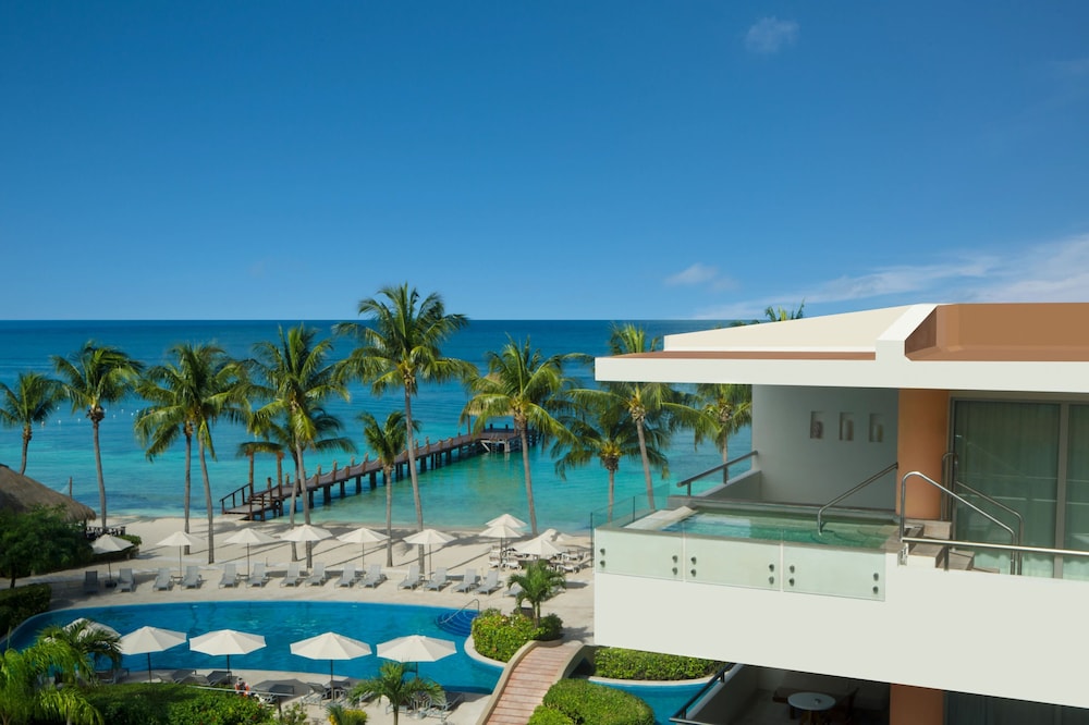 Preferred Club Junior Suite Ocean Front Plunge Pool King