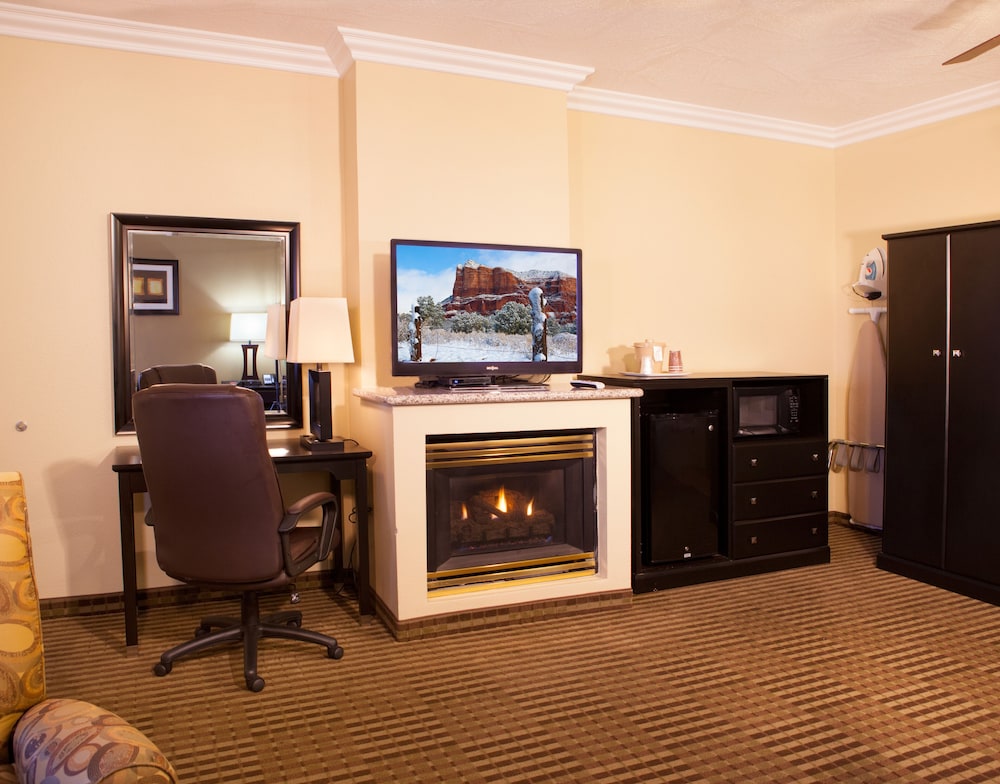 Deluxe Room, 1 King Bed, Jetted Tub photo 3