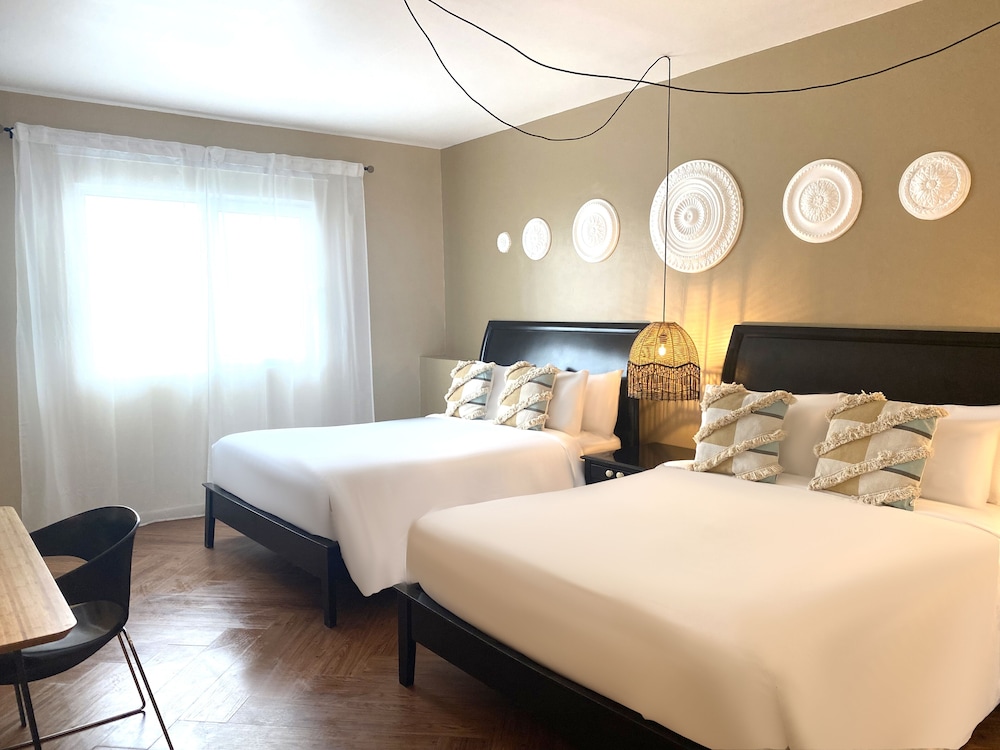 Deluxe Quadruple Room, 2 Queen Beds, Non Smoking photo 2
